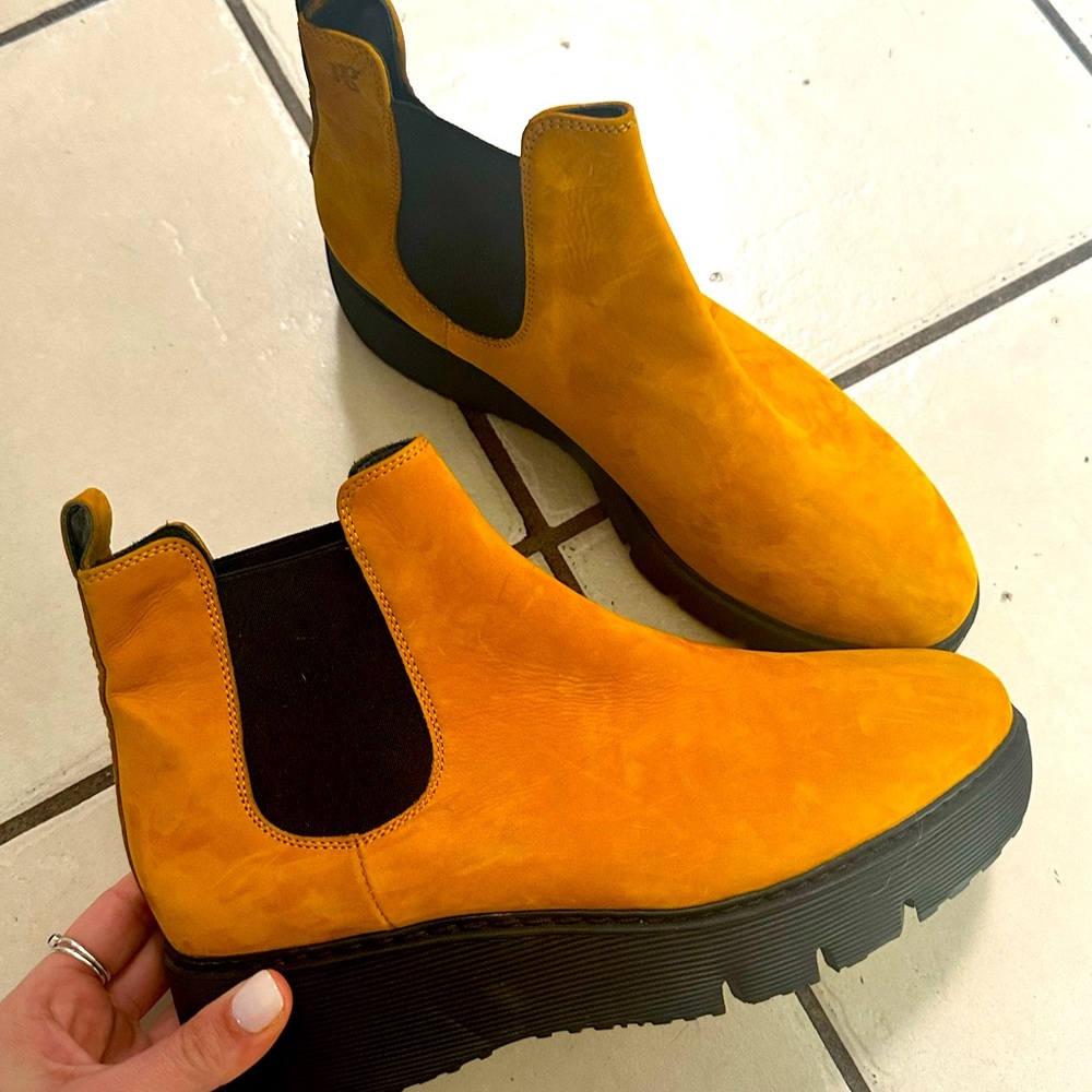 NWOB Paul Green Boots Platform